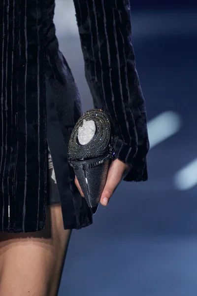 Look 25